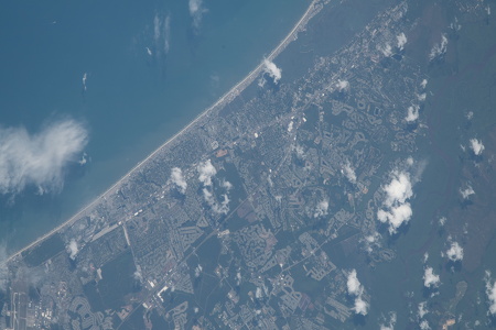 ISS065-E-100387